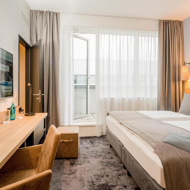 Best Western Hotel Arabellapark Muenchen - Business Doppelzimmer mit ebenerdiger Dusche und Balkon - 1