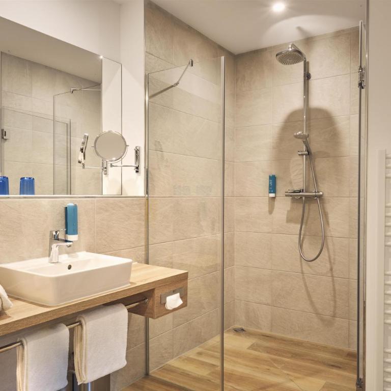 Best Western Hotel Arabellapark Muenchen - Business Doppelzimmer mit ebenerdiger Dusche und Balkon - 2
