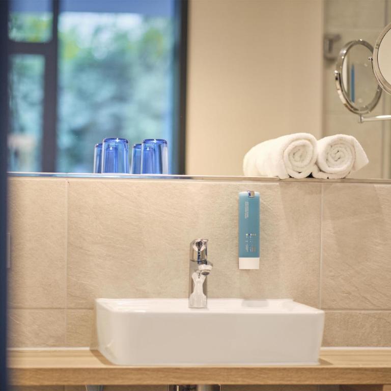 Best Western Hotel Arabellapark Muenchen - Executive Junior Suite mit ebenerdiger Dusche und Balkon - 4