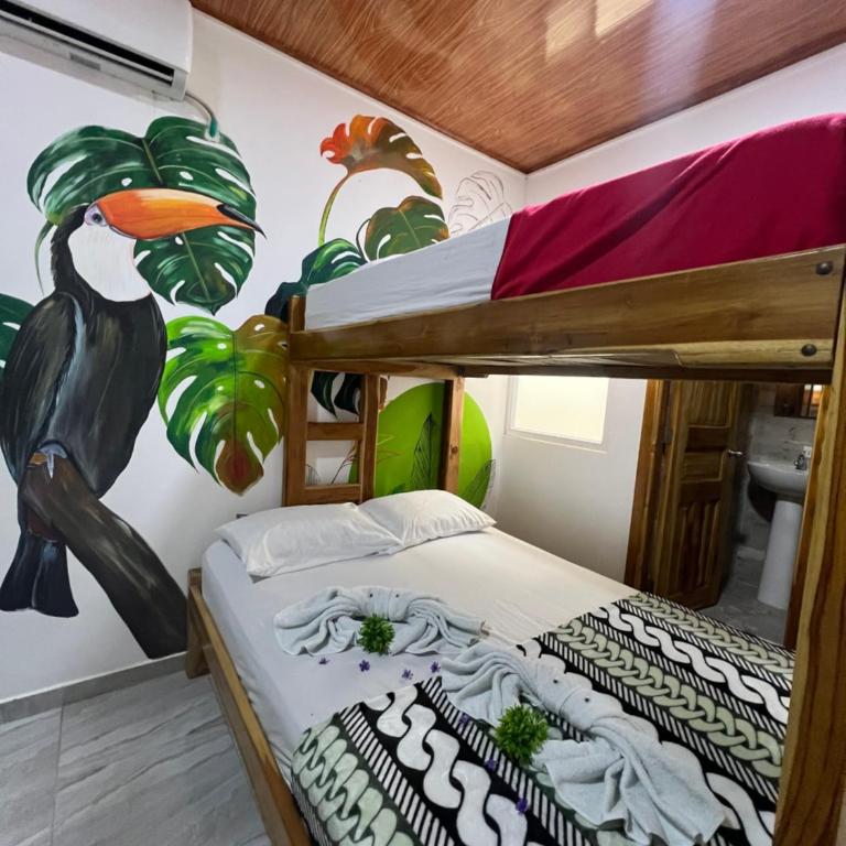 HOSTAL LAS FLORES - Habitación Familiar Estándar - 6