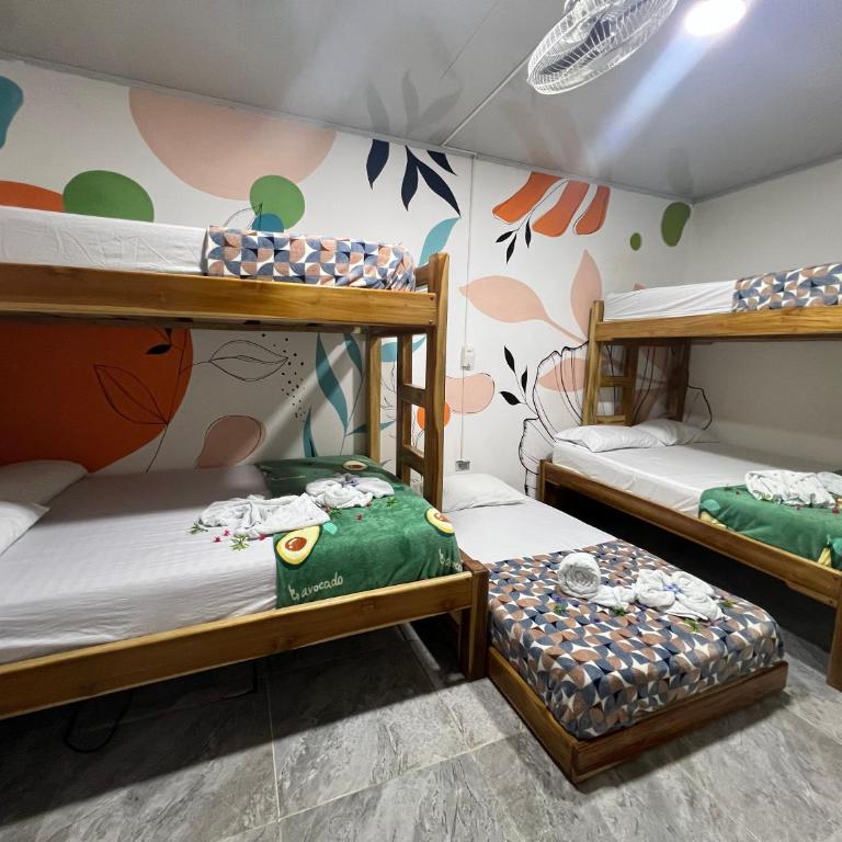 HOSTAL LAS FLORES - Habitación Familiar con baño privado - 7