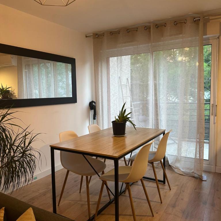 Appartement Calme avec Clim, Balcon et Parking Ovalie - Apartment mit 1 Schlafzimmer - 12