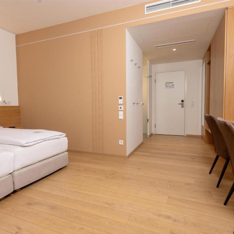 Best Western Hotel Spinnerei Linz - Zweibettzimmer mit ebenerdiger Dusche - barrierefrei - 4