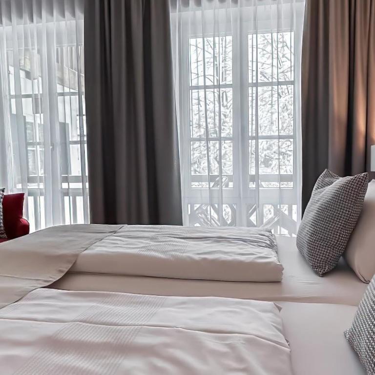 Berghotel Hammersbach, Sure Hotel Collection by Best Western - Standard Zimmer mit 1 Doppelbett und 1 Einzelbett – Balkon/separates Gebäude - 1