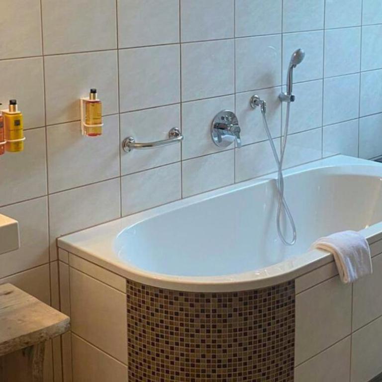 Berghotel Hammersbach, Sure Hotel Collection by Best Western - Suite mit 2 Schlafzimmern und 2 Doppelbetten und 1 Einzelbett – 2 Balkone - 2