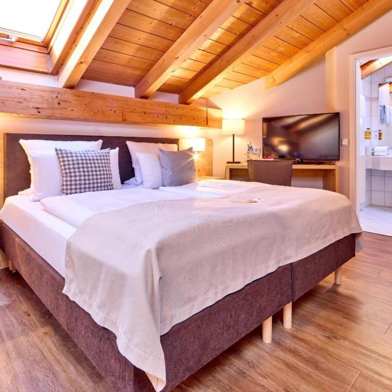 Berghotel Hammersbach, Sure Hotel Collection by Best Western - Apartment mit 1 Doppelbett und 2 Einzelbetten – Balkon/separates Gebäude - 2
