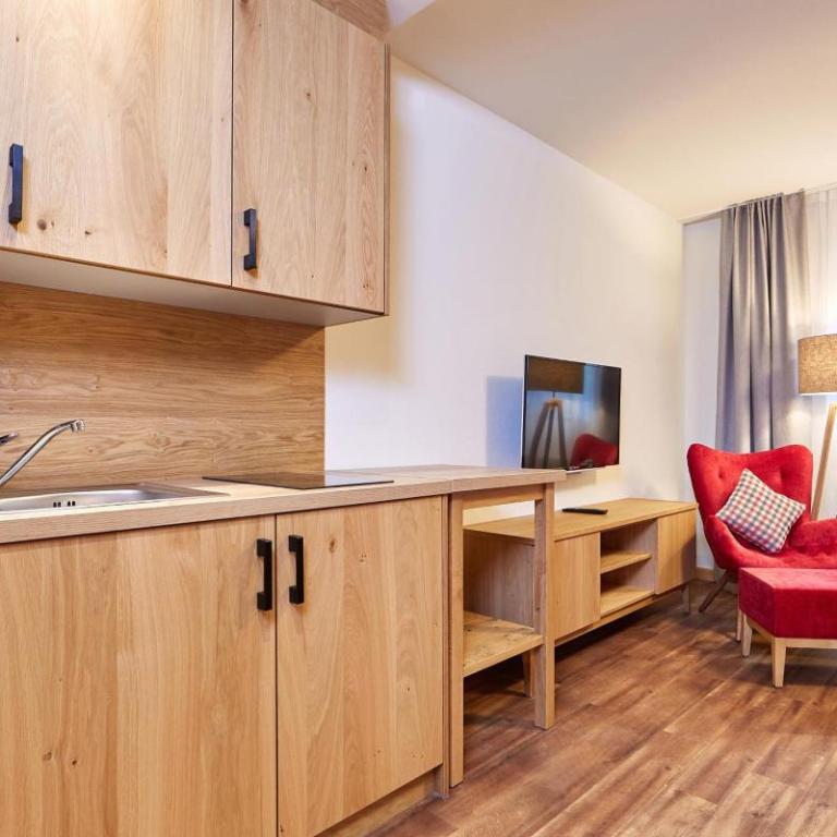 Berghotel Hammersbach, Sure Hotel Collection by Best Western - Apartment mit 1 Doppelbett und 2 Einzelbetten – Balkon/separates Gebäude - 8