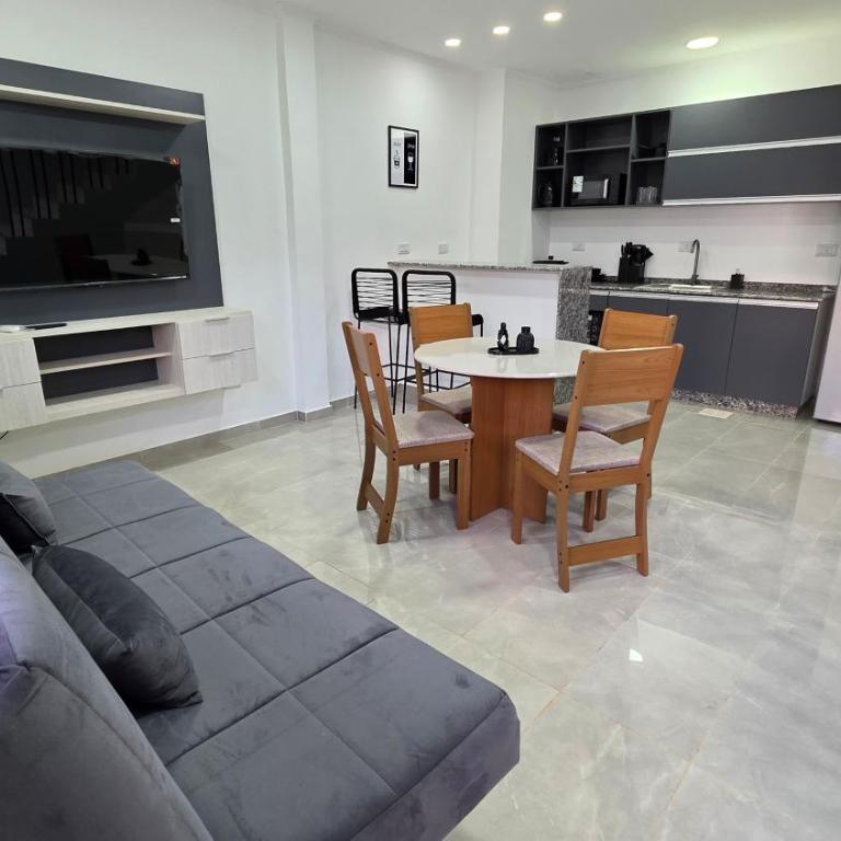 NUEVO Alojamiento con Pileta, Parrilla y Estacionamiento en Puerto Iguazú - Maisonette - 12