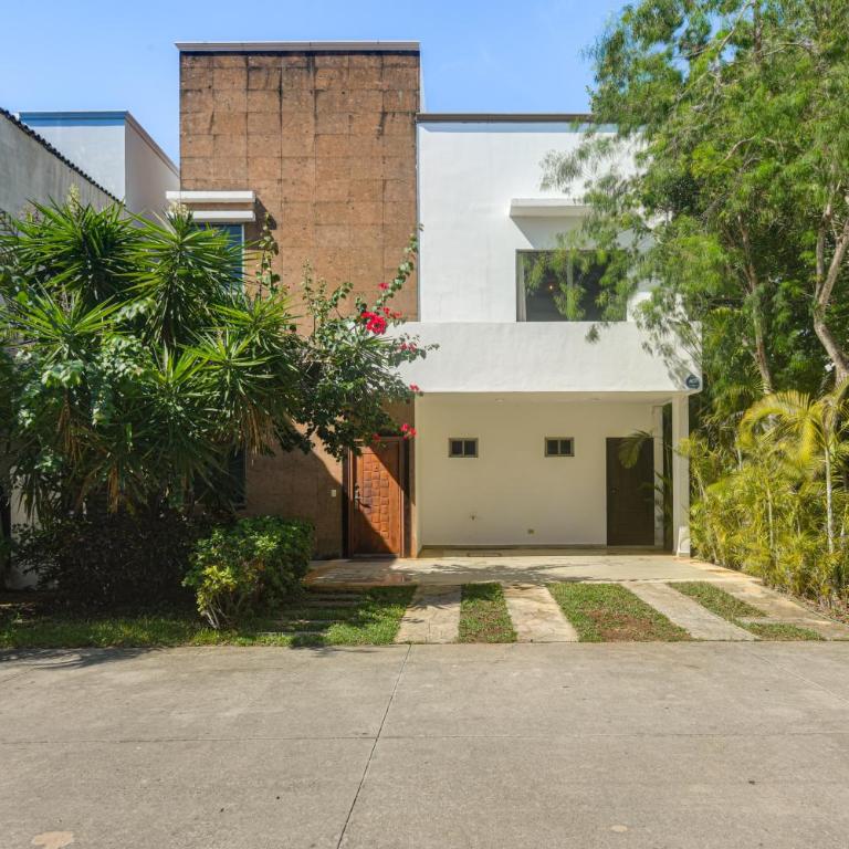 1 Mi to Beach: Luxe Playa Del Carmen Home w/ Pool - Casa - 3