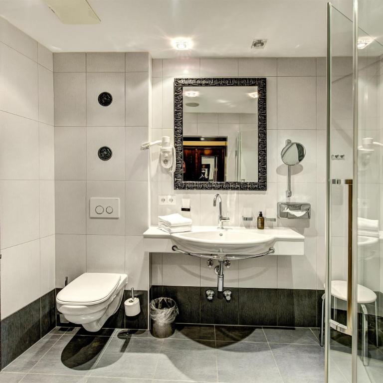 Hotel Goldener Adler, BW Signature Collection - Deluxe Doppelzimmer - 5