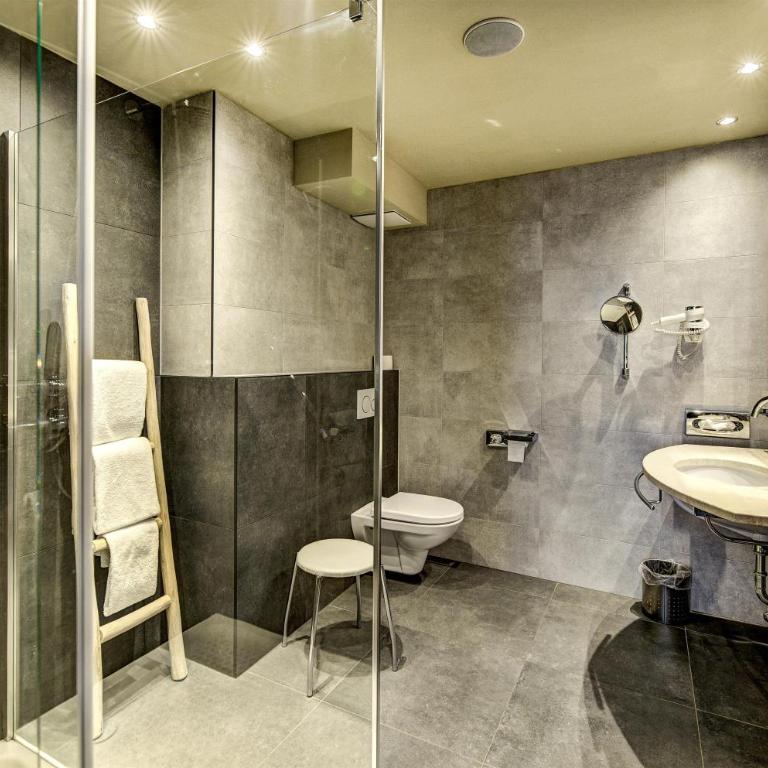 Hotel Goldener Adler, BW Signature Collection - Deluxe Doppelzimmer - 10