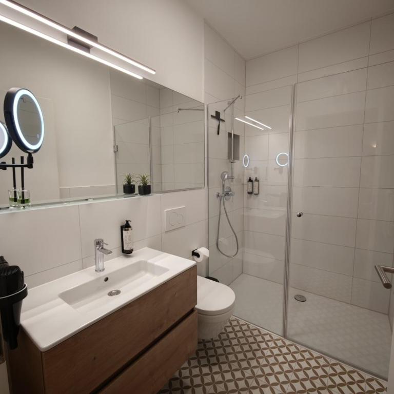 Homely Stay City Apartments - Apartment mit 1 Schlafzimmer und Terrasse - 6
