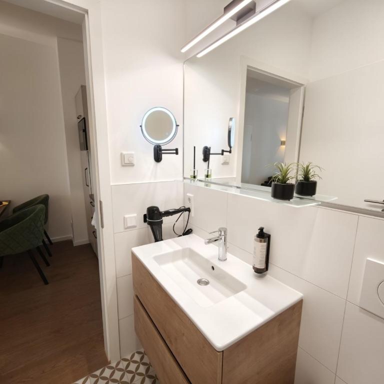Homely Stay City Apartments - Apartment mit 1 Schlafzimmer und Terrasse - 7