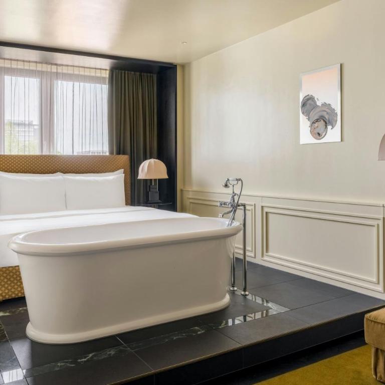The Dean Munich, Autograph Collection - Premium Junior King Suite with Tub - 2