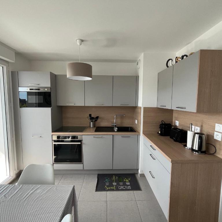 Appartement Tout Confort à Arzon - Proche Plage du Fogeo, Commerces et Activités - FR-1-639-30 - Appartement - 5