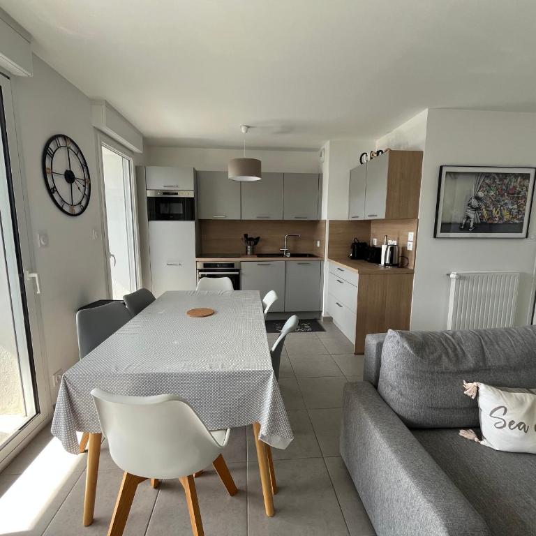 Appartement Tout Confort à Arzon - Proche Plage du Fogeo, Commerces et Activités - FR-1-639-30 - Appartement - 8