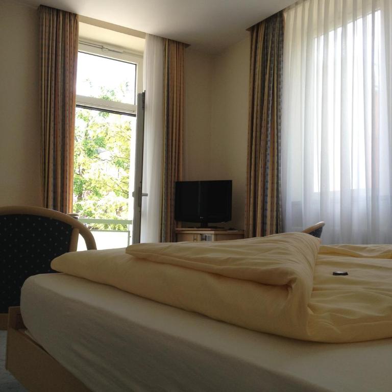 Hotel Vier Jahreszeiten - Doppelzimmer mit Balkon - 4