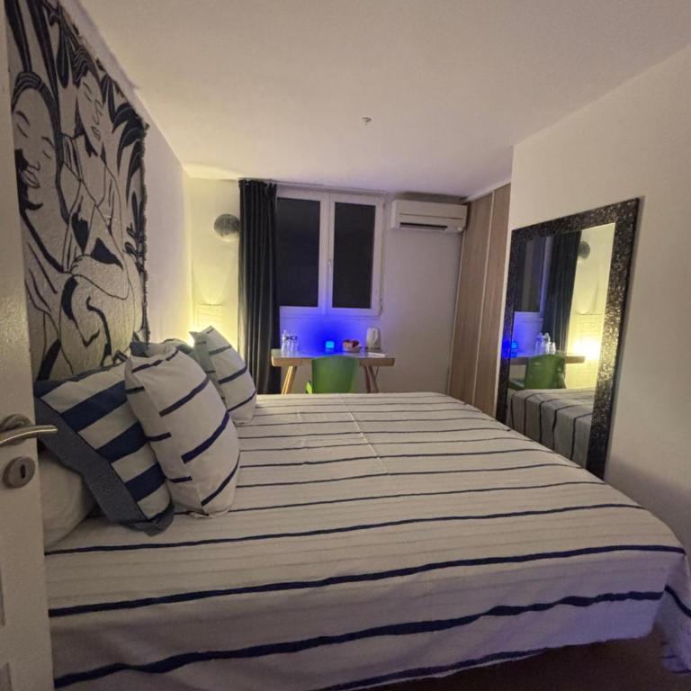 LA FLIBUSTE DES GOUDES Maison CLIMATISÉE, 2 chambres, terrasses, grand jardin, Jacuzzi, proche plages, large vue mer - Maison 2 Chambres - 9
