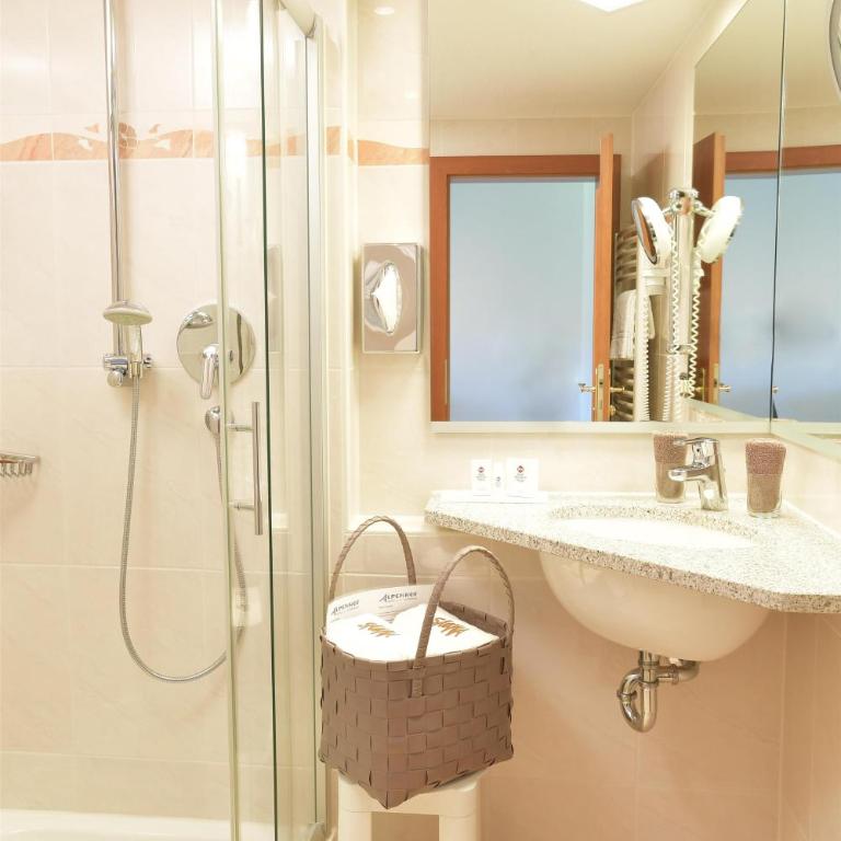 Alpenhof Oberstdorf Hotel & SPA, Signature Collection by BW - Deluxe Doppelzimmer mit Panoramablick auf die Berge - 3