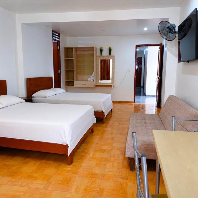 Hotel Olimpo - Family Room with Balcony - 8