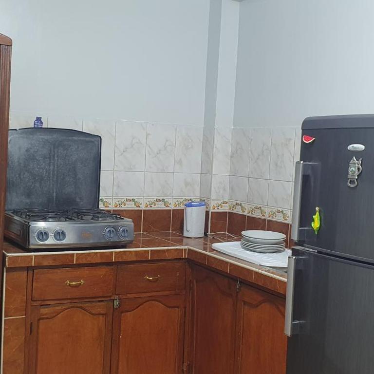 2 Min to Airport Private Room 2C, SelfCheck-in - Single Room with Shared Shower and Toilet - 3