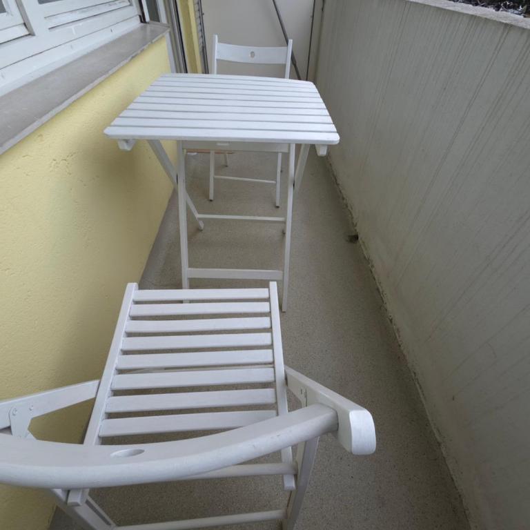 modern flat close to citycenter, 100m bus, 4 min metro - Apartment mit 1 Schlafzimmer - 4