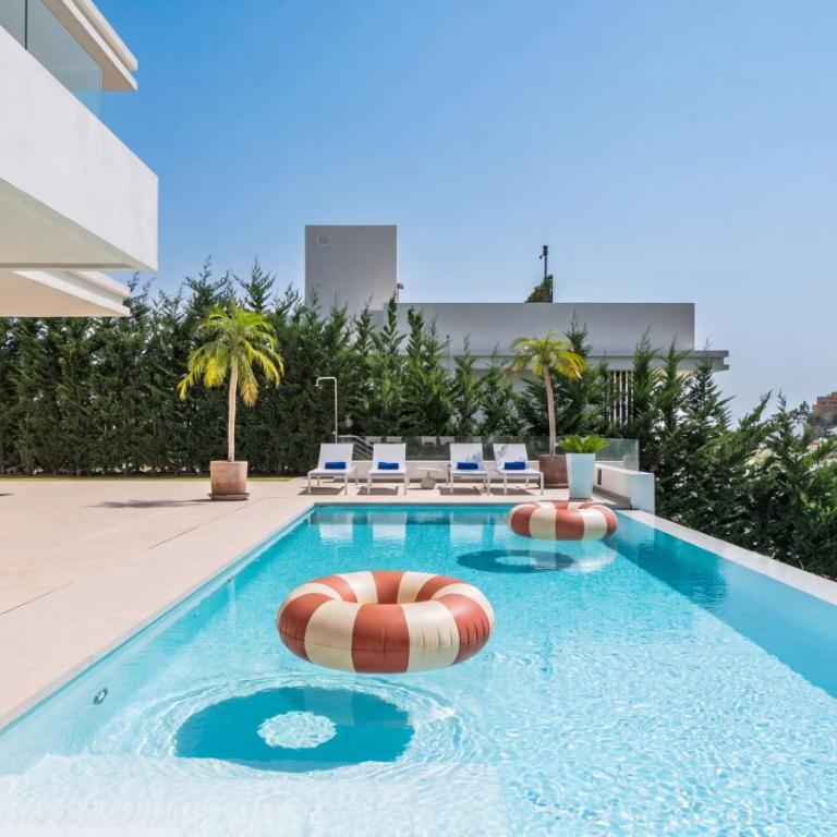 VACATION MARBELLA I Villa Status, Private Pool, BBQ, Rooftop Terrace, 5 BDRS, Luxury Villa, 5min to the Beach - Villa Supérieure - 26