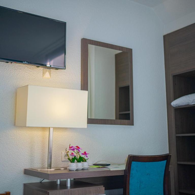 Hôtel Miramont - Chambre Double - Vue sur Jardin - 6
