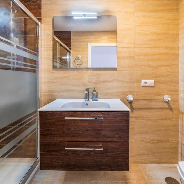 Home2Book Seville House with Private Rooftop - Casa de 2 dormitorios - 17