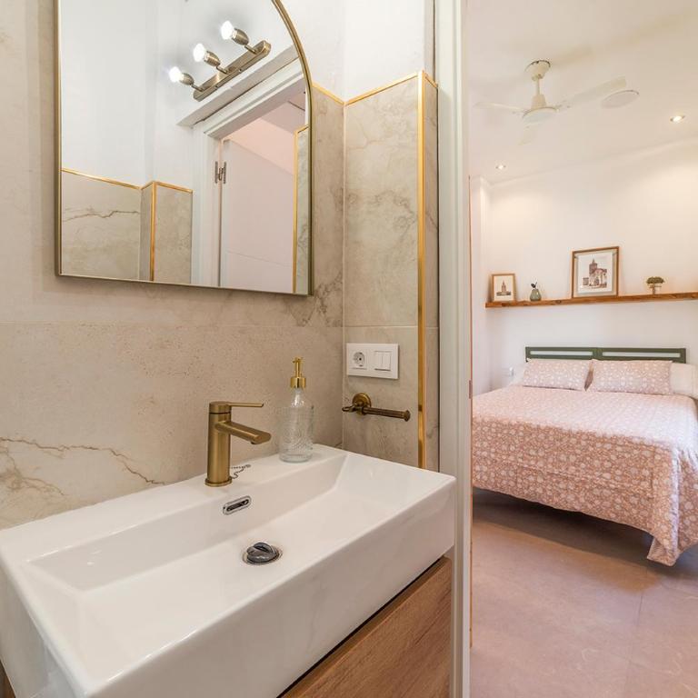 Home2Book Seville House with Private Rooftop - Casa de 2 dormitorios - 4