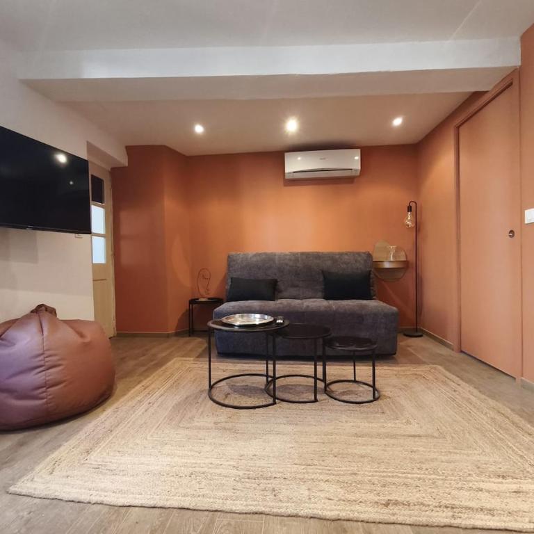 Le Mistral, appartement climatisé intramuros avec terrasse , proche palais des papes et pont d'Avignon - Appartement 2 Chambres - 22