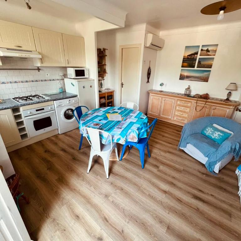 Appartement Type F2 d une superficie de 40m2 climatisé entre plage et port - Appartement 1 Chambre - 3