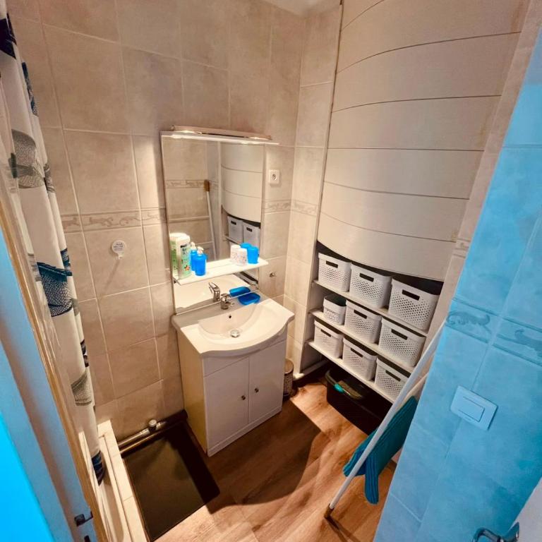 Appartement Type F2 d une superficie de 40m2 climatisé entre plage et port - Appartement 1 Chambre - 13
