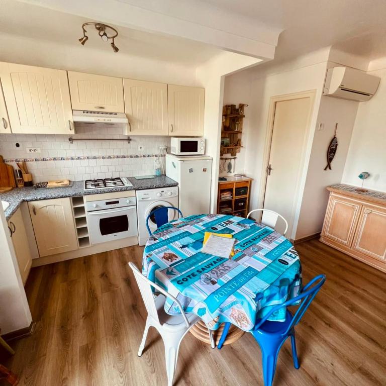 Appartement Type F2 d une superficie de 40m2 climatisé entre plage et port - Appartement 1 Chambre - 2