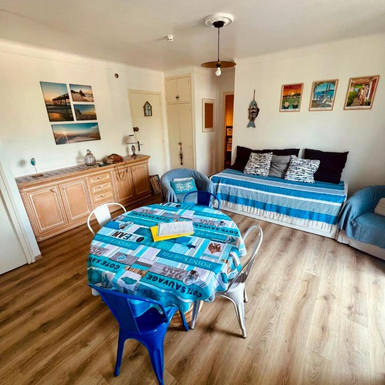 Appartement Type F2 d une superficie de 40m2 climatisé entre plage et port - Appartement 1 Chambre - 4