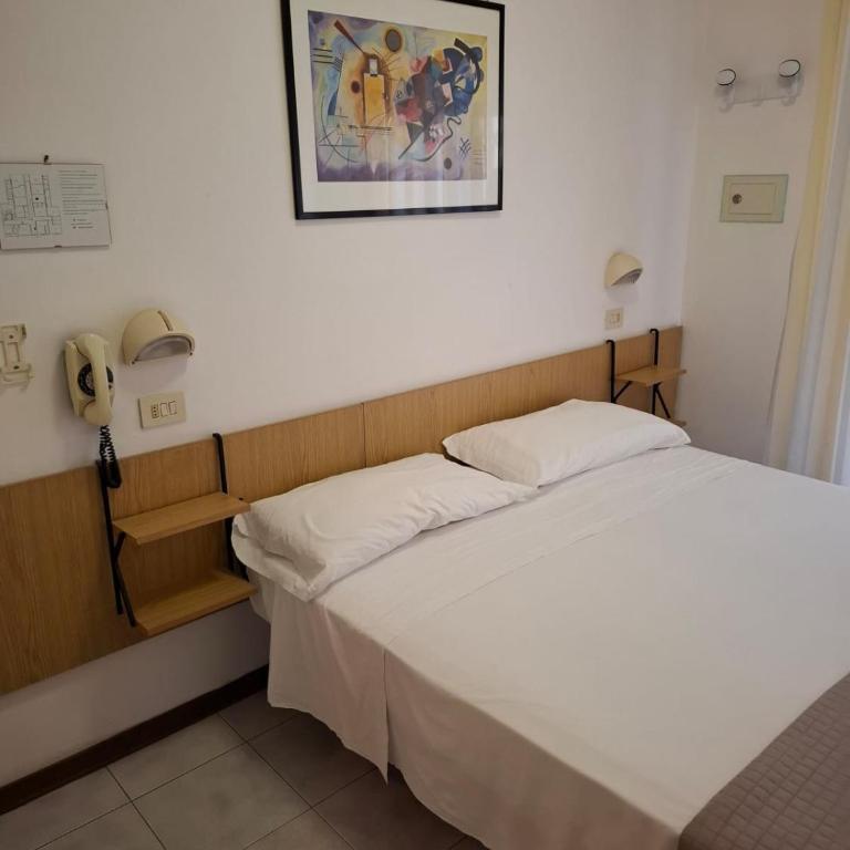 Hotel Helvetia - Economy Single Room - 2
