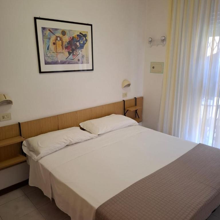Hotel Helvetia - Economy Single Room - 5