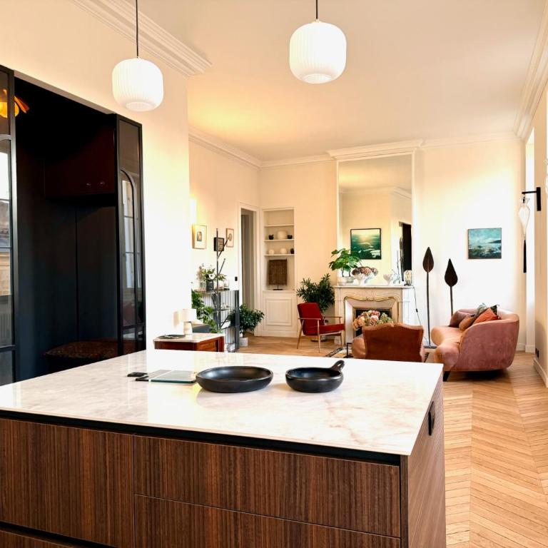 Grand Théâtre Luxury Suite - Air conditionner, Elevator, Ultimate Quiet - Appartement 1 Chambre - 9