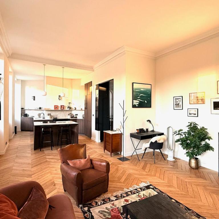 Grand Théâtre Luxury Suite - Air conditionner, Elevator, Ultimate Quiet - Appartement 1 Chambre - 13