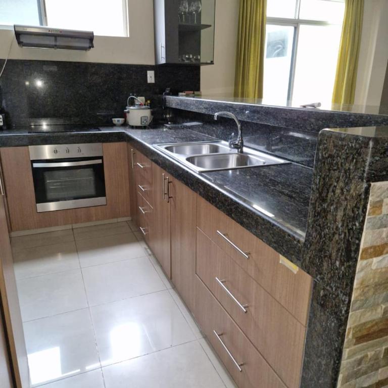 Beautiful Apartment Near Airport - Apartamento de 2 dormitorios - 12