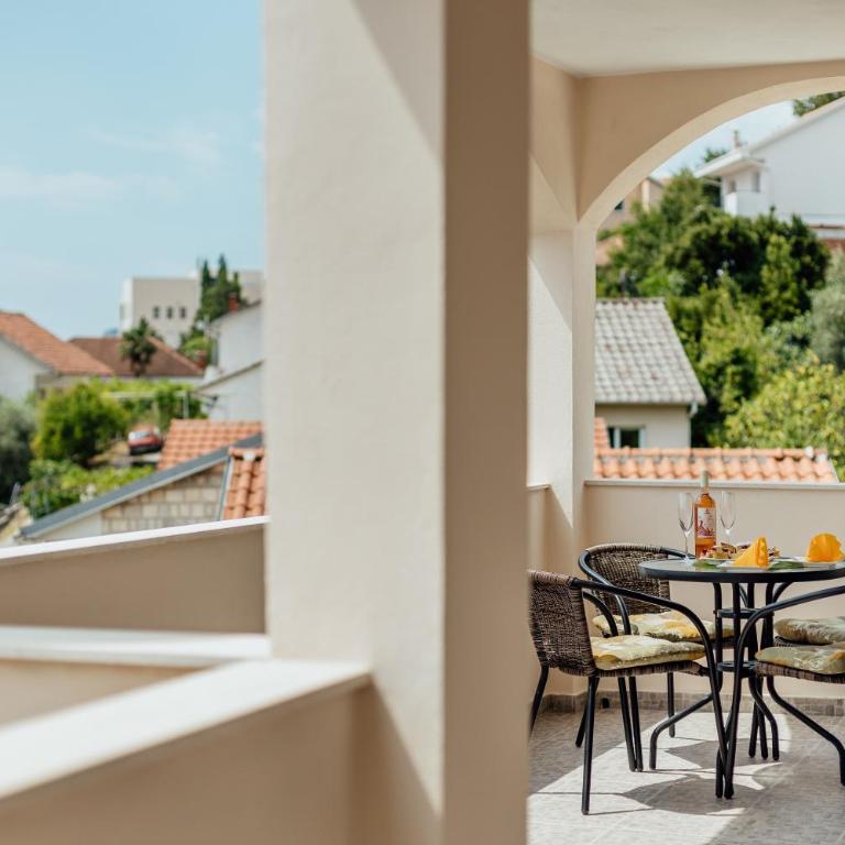 Apartments Kosta - Two-Bedroom Apartment with Balcony and Sea View - 3