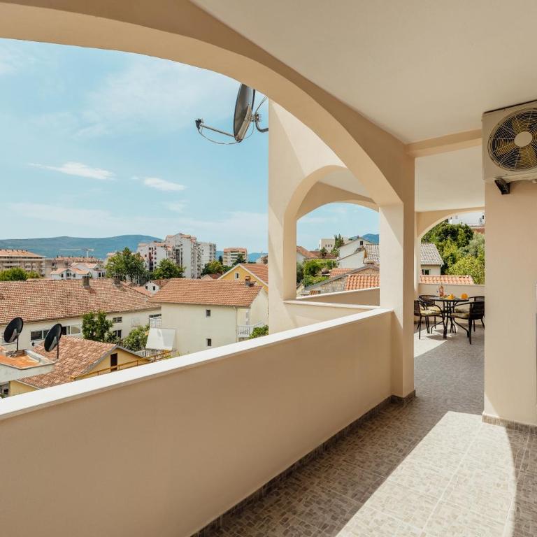 Apartments Kosta - Two-Bedroom Apartment with Balcony and Sea View - 4