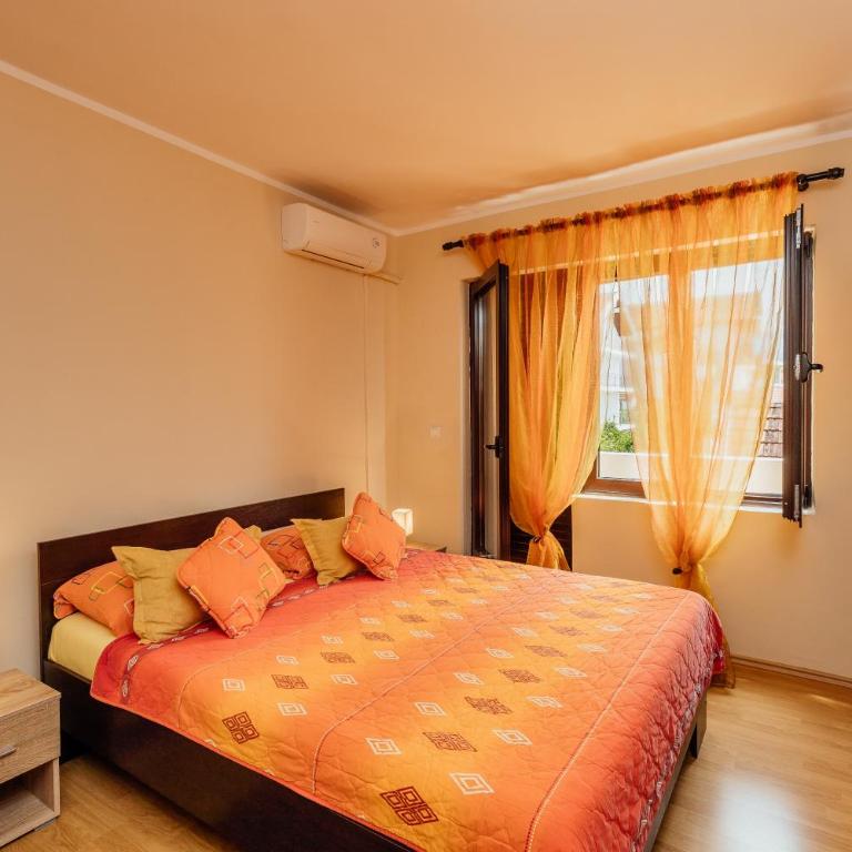 Apartments Kosta - Two-Bedroom Apartment with Balcony and Sea View - 13