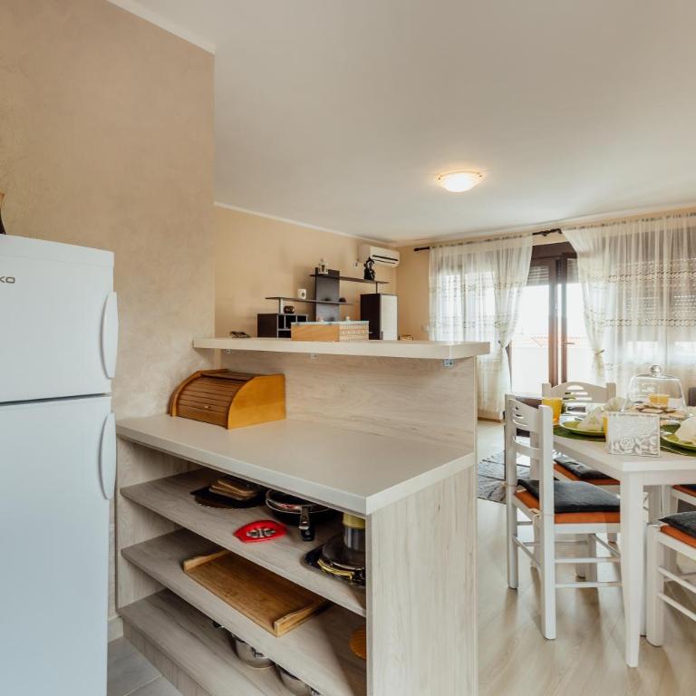 Apartments Kosta - Two-Bedroom Apartment with Balcony and Sea View - 17