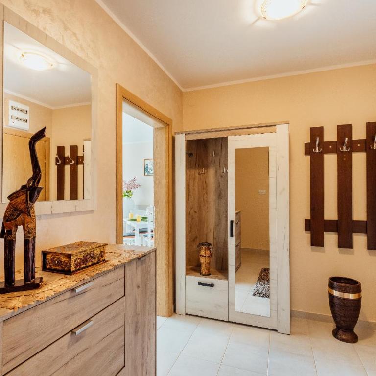 Apartments Kosta - Two-Bedroom Apartment with Balcony and Sea View - 24