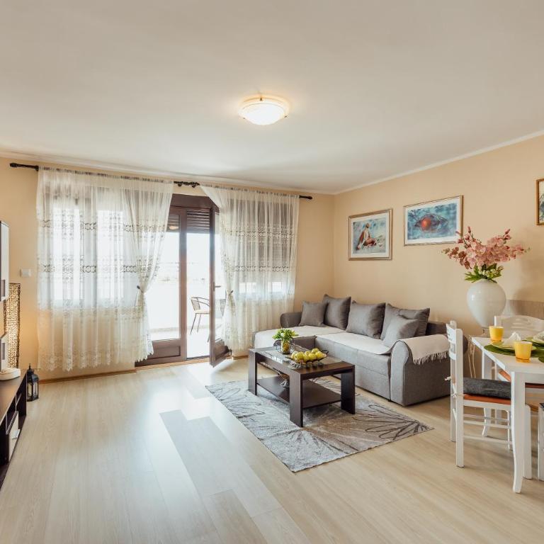 Apartments Kosta - Two-Bedroom Apartment with Balcony and Sea View - 1