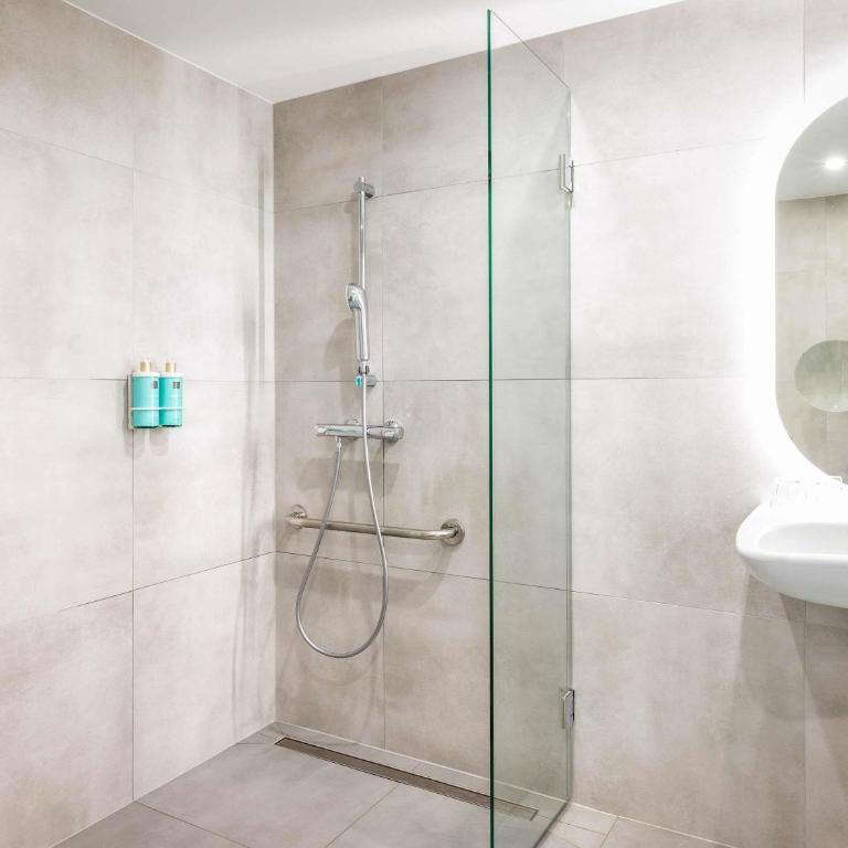 Novotel Grenoble Nord Voreppe - Chambre Double Deluxe accessible aux personnes à mobilité réduite - 3