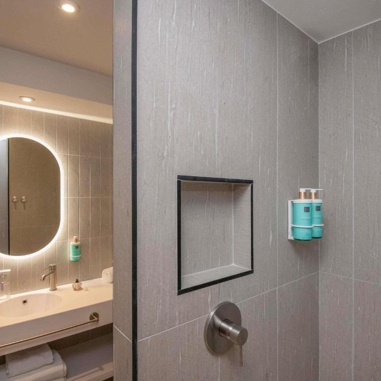 Novotel Nice Arenas Aeroport - Superior Queen Room with Sofa - 5