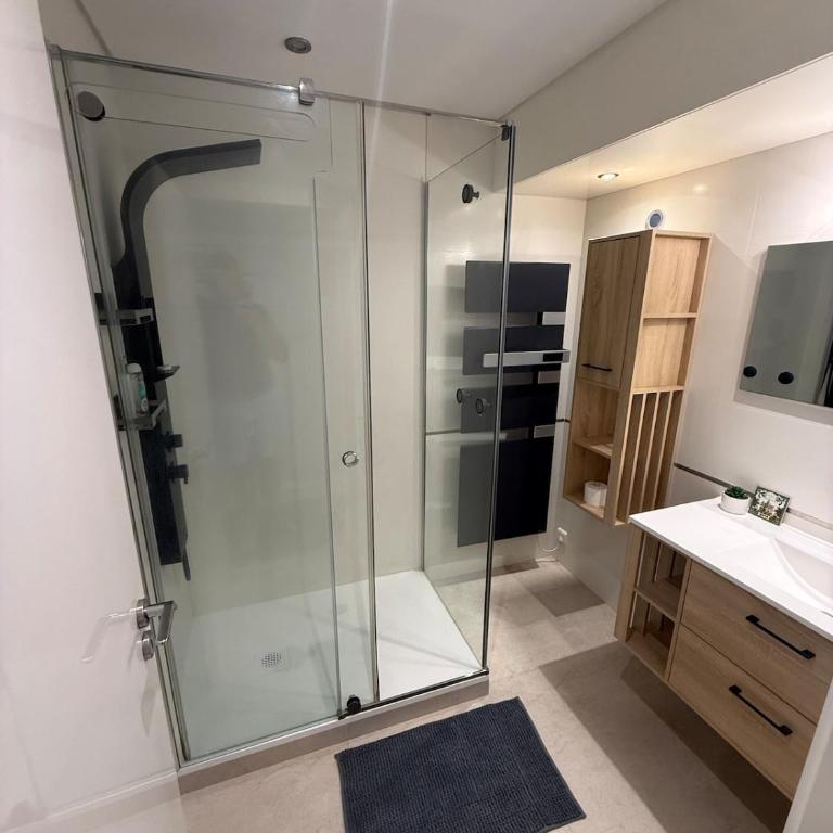 Modern Apartment with Private Parking - Appartement 2 Chambres - 7
