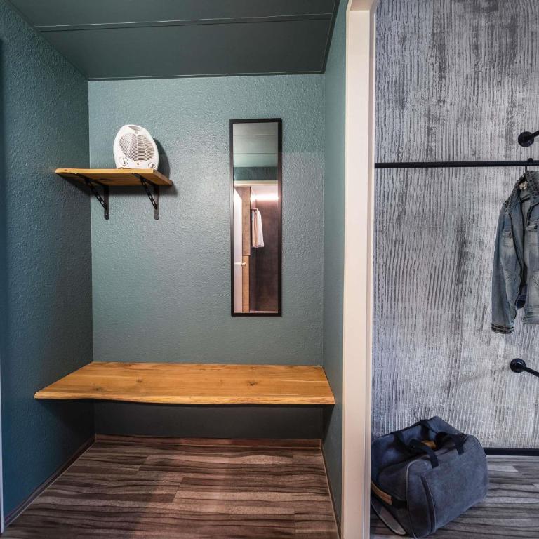 Ibis Styles Linz - Standard Zimmer mit Kingsize-Bett - 2